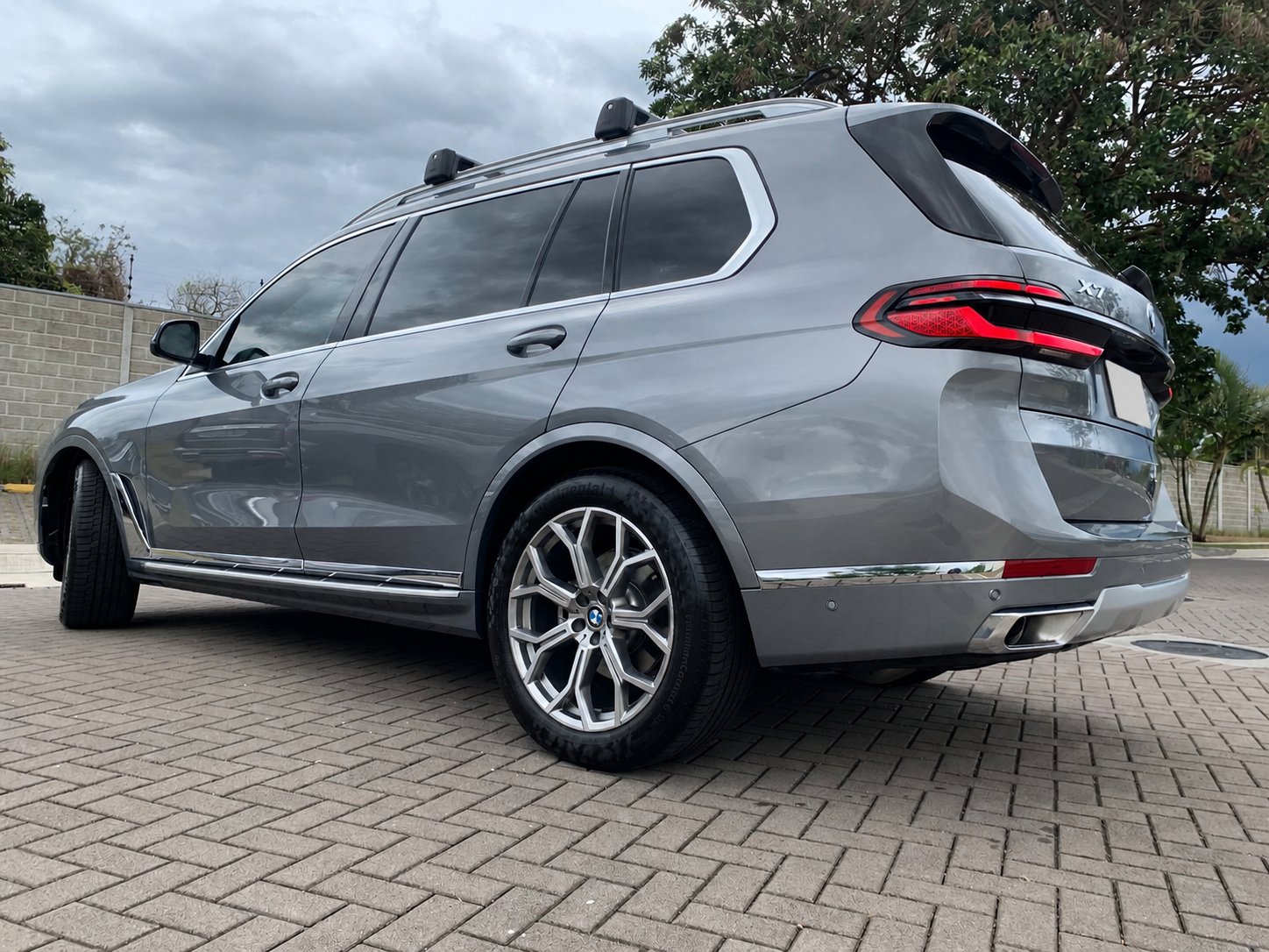 BMW X7 xDrive40i trasera